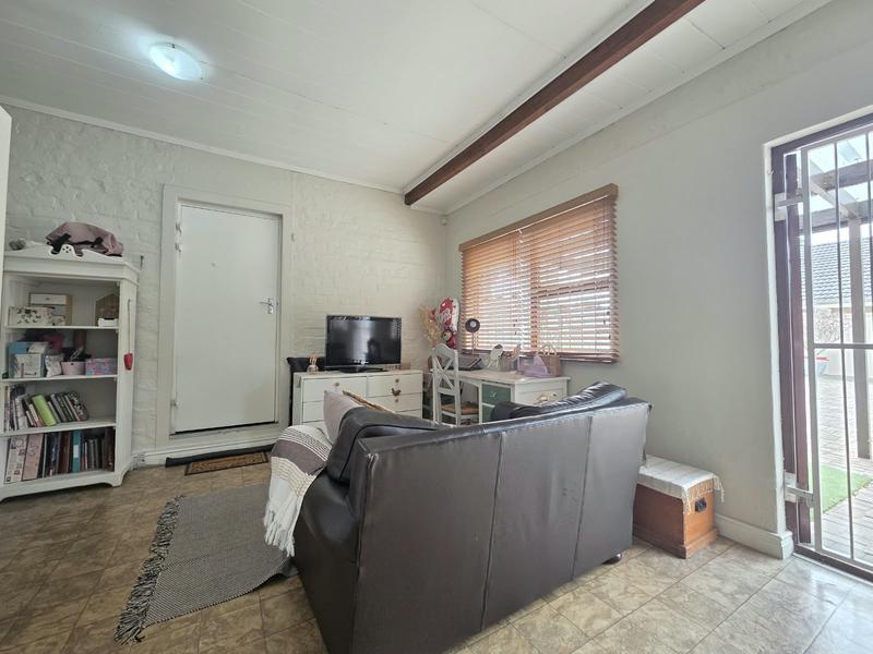 1 Bedroom Property for Sale in Stellenberg Western Cape